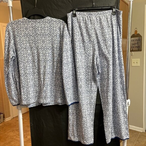Celestial Dreams Elegant Blue and White Women's Large Pajama Set Comfy Cozy - Picture 5 of 5